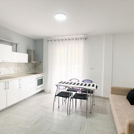 Promo Price September - Home By The Sea 1 Min From The Beach Golem  Luaran gambar